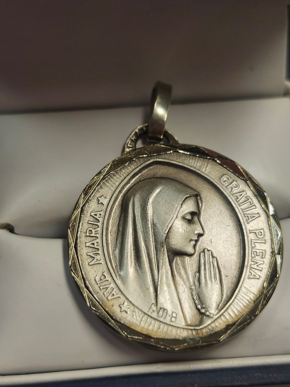 Silver-tone Virgin Mary Praying Medal Pendant Vintage